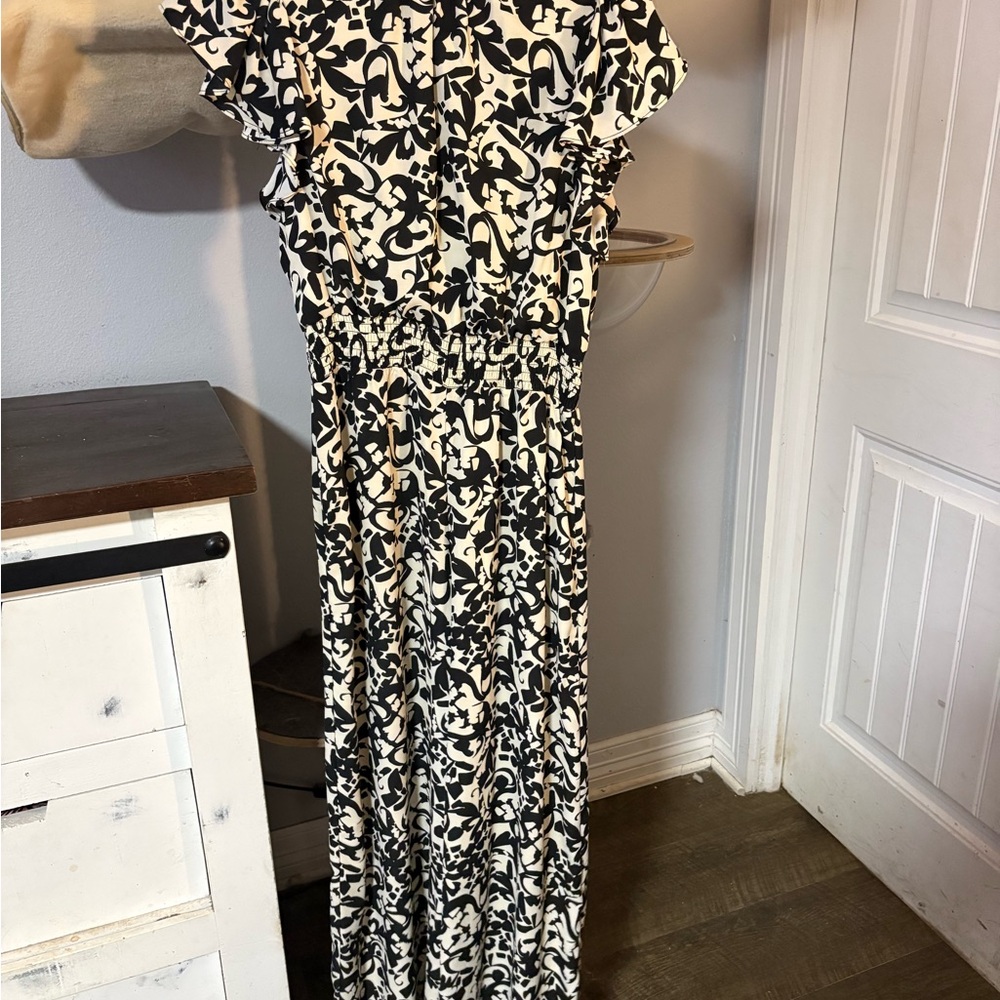 MSK Black & White Floral-Print Wide Leg Jumpsuit - Picture 3 of 5